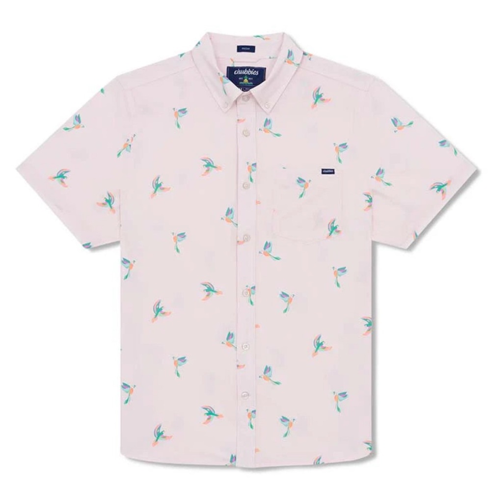 Chubbies Parrot Party Short Sleeve Button Down Shirt. Medium
